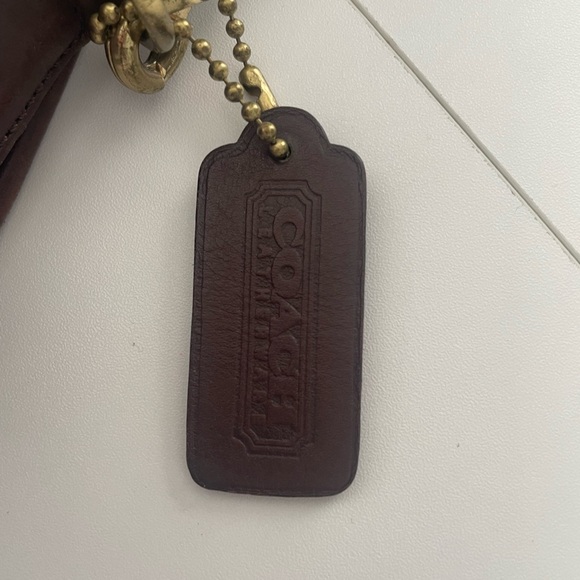 Vintage Coach Brown Leather Crossbody Bag with Flap Closure - Picture 2 of 9